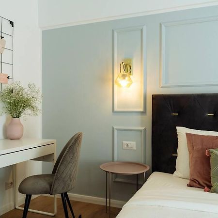 Bright 2Br Apartment - Top Location - City Balcony Boekarest Buitenkant foto