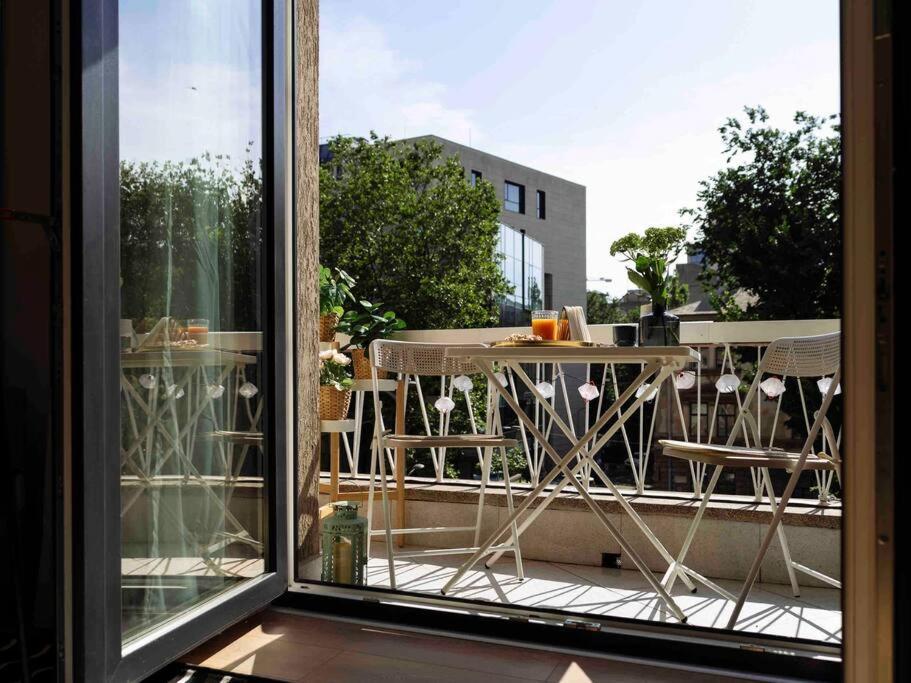Bright 2Br Apartment - Top Location - City Balcony Boekarest Buitenkant foto