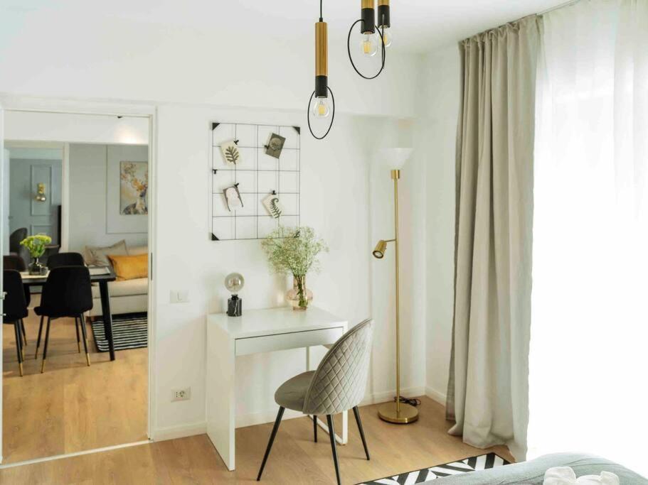 Bright 2Br Apartment - Top Location - City Balcony Boekarest Buitenkant foto