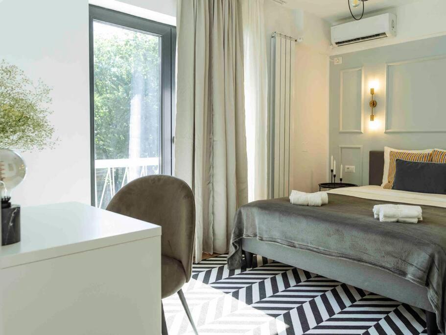 Bright 2Br Apartment - Top Location - City Balcony Boekarest Buitenkant foto