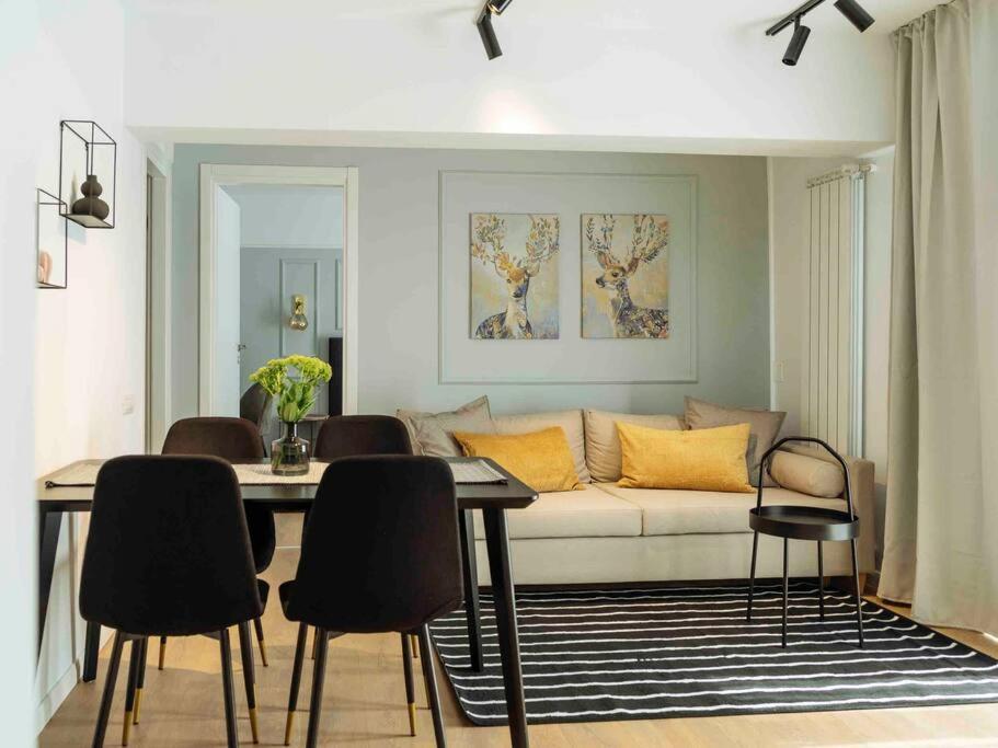Bright 2Br Apartment - Top Location - City Balcony Boekarest Buitenkant foto