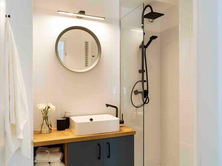 Bright 2Br Apartment - Top Location - City Balcony Boekarest Buitenkant foto