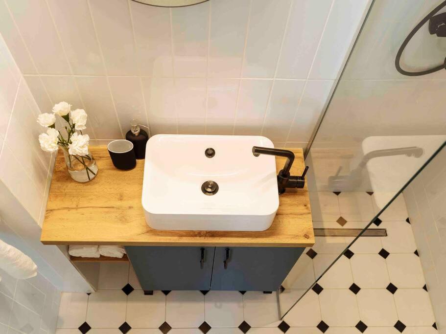 Bright 2Br Apartment - Top Location - City Balcony Boekarest Buitenkant foto