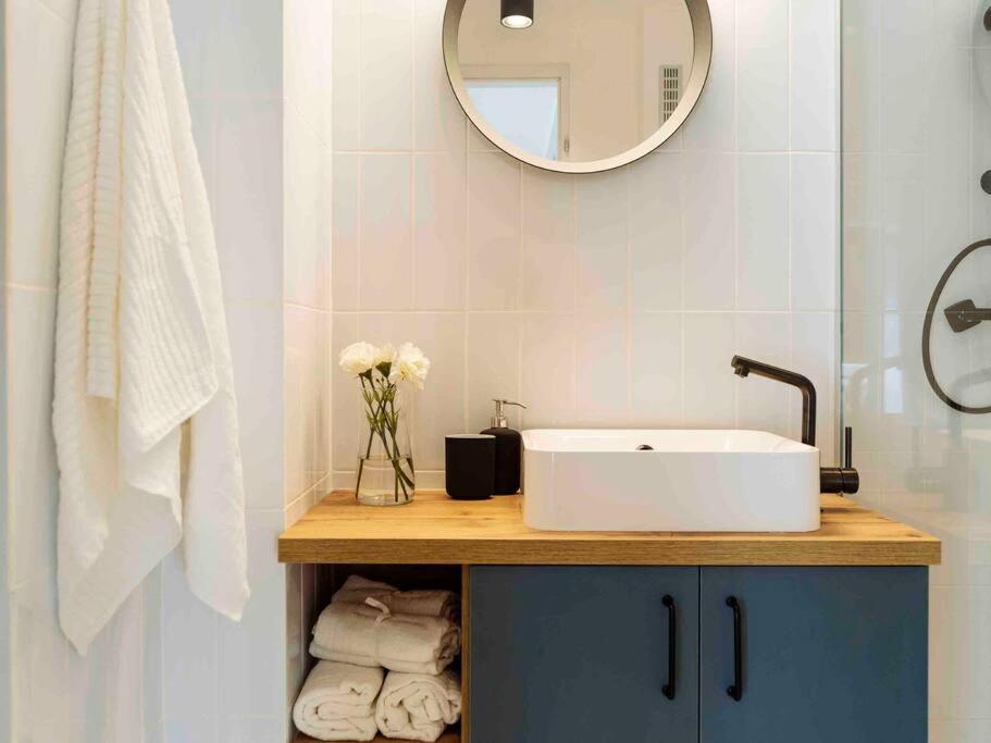 Bright 2Br Apartment - Top Location - City Balcony Boekarest Buitenkant foto