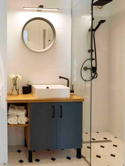 Bright 2Br Apartment - Top Location - City Balcony Boekarest Buitenkant foto