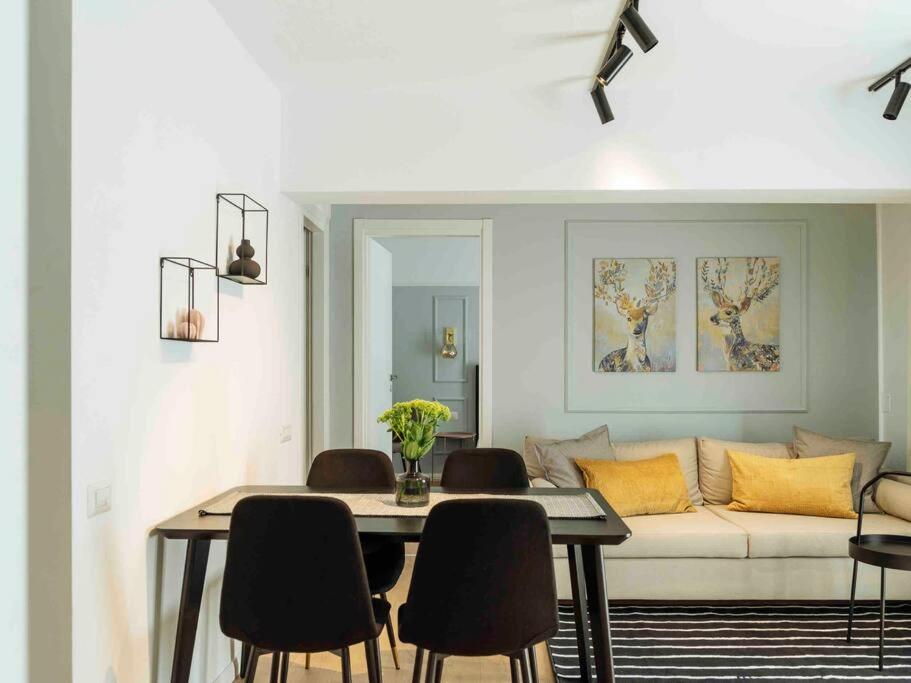 Bright 2Br Apartment - Top Location - City Balcony Boekarest Buitenkant foto