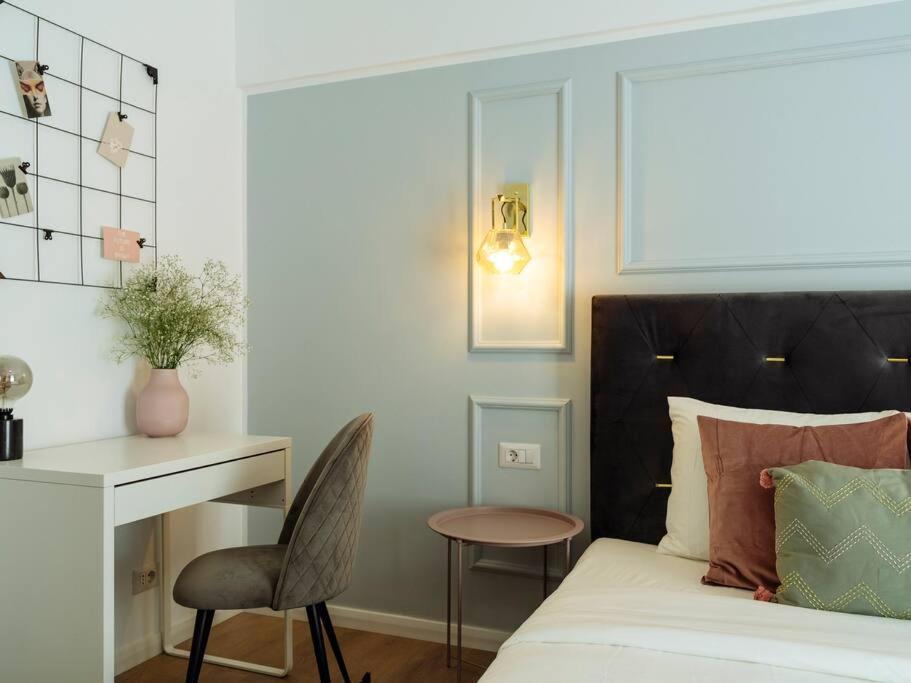 Bright 2Br Apartment - Top Location - City Balcony Boekarest Buitenkant foto