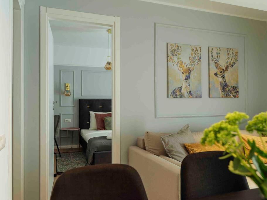 Bright 2Br Apartment - Top Location - City Balcony Boekarest Buitenkant foto