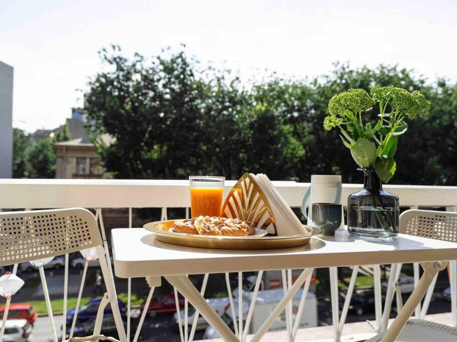 Bright 2Br Apartment - Top Location - City Balcony Boekarest Buitenkant foto