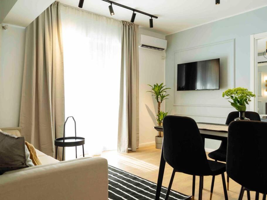 Bright 2Br Apartment - Top Location - City Balcony Boekarest Buitenkant foto