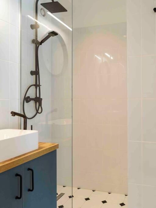 Bright 2Br Apartment - Top Location - City Balcony Boekarest Buitenkant foto