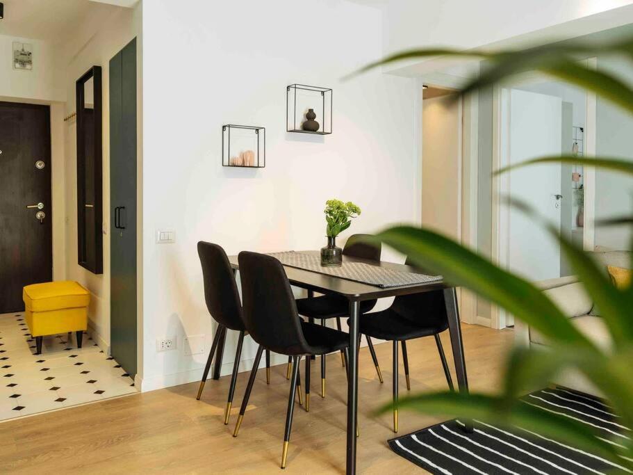 Bright 2Br Apartment - Top Location - City Balcony Boekarest Buitenkant foto